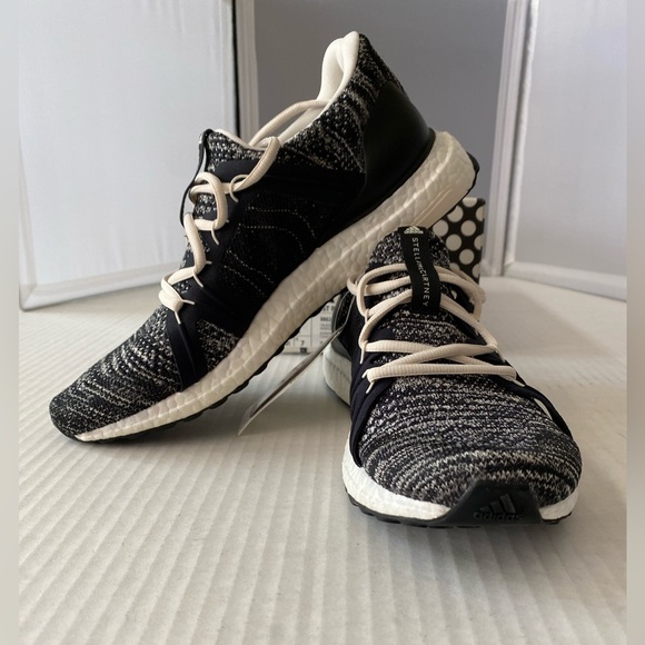 NWT Stella McCartney by Adidas UltraBOOST PARLEY Sneaker Oreo size US 8 1/2 UK 7 - Picture 1 of 16